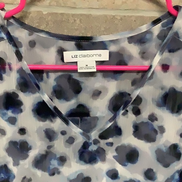 Liz Claiborne - Sz M - 2 layer Blouse with under cami - flowy dye optic dots - Picture 2 of 10